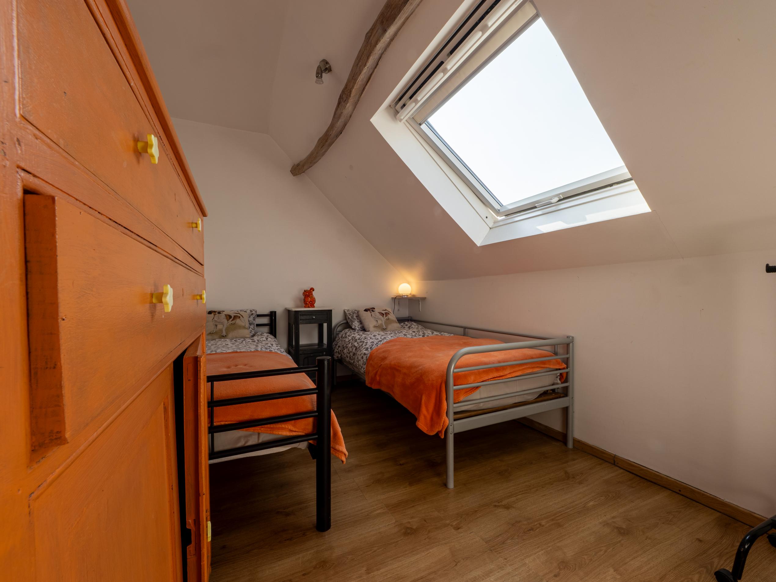 Chambre orange du gîte L'Écurie