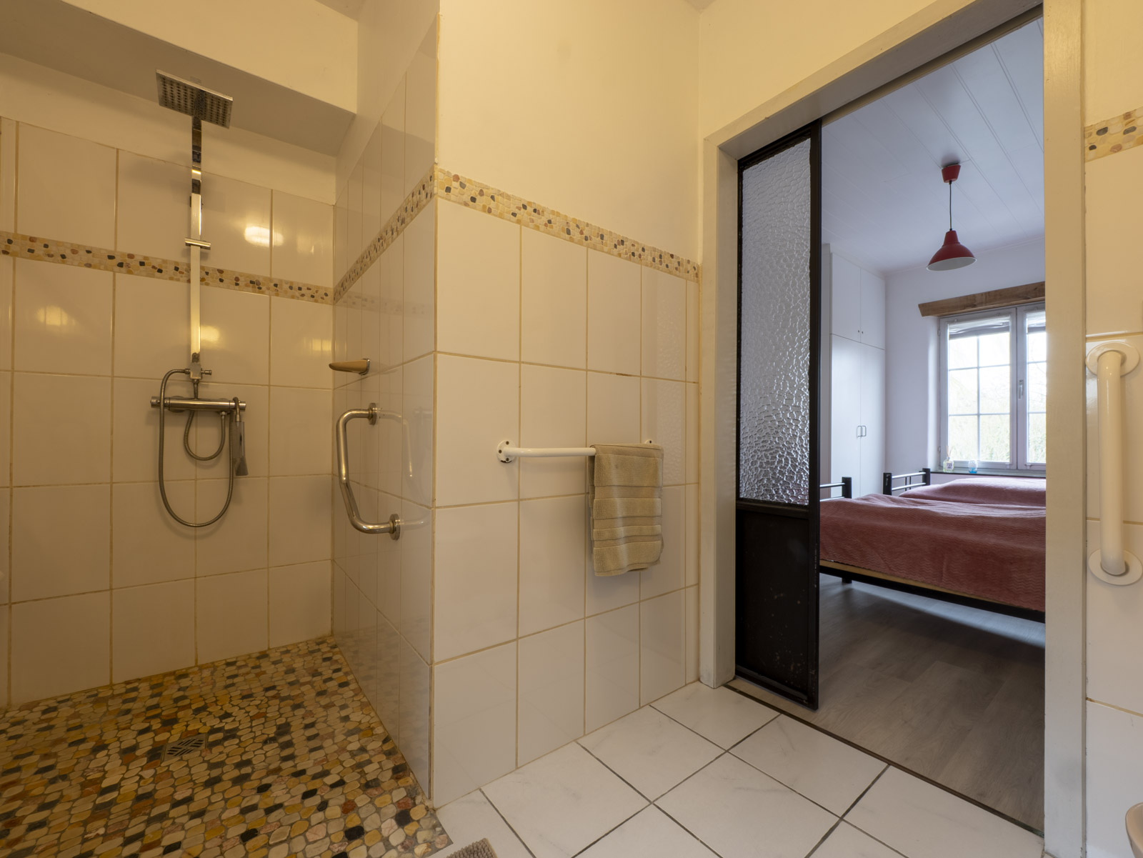 Deuxième salle de bain du rez-de-chaussée du gîte L'Étable