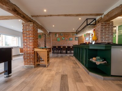 Rez-de-Chaussée du gite La Grange avec bar, Billard et Babyfoot